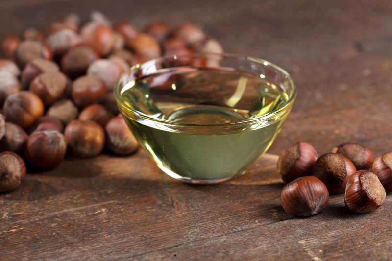 Wat zijn de voordelen van hazelnoten? Waar zijn hazelnootschalen en olie goed voor? Als je rauwe hazelnoten eet ...