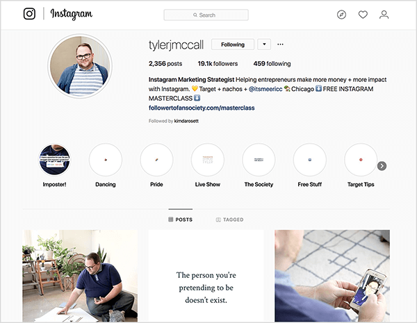 Tegen Tyler J. Op het Instagram-profiel van McCall staat: "Instagram Marketing Strategist Helpt ondernemers om meer geld te verdienen + meer impact met Instagram. " Na deze tekst verschijnt een emoji met een geel hart en vervolgens de tekst "Doel + nacho