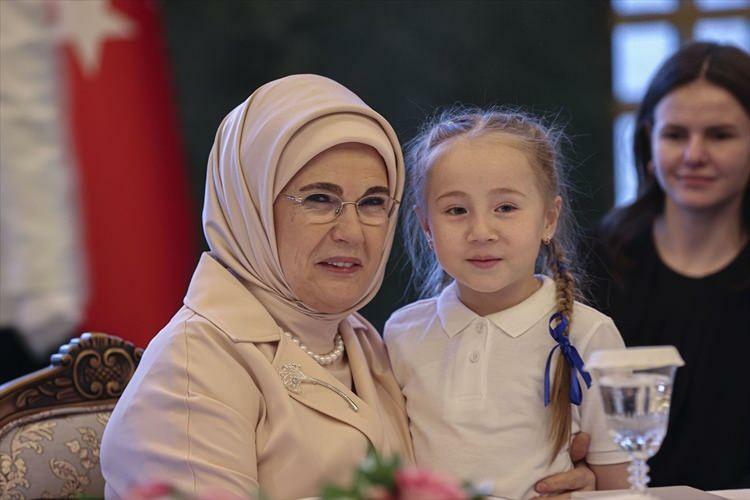 Emine Erdoğan vierde de Internationale Dag van het Meisjeskind