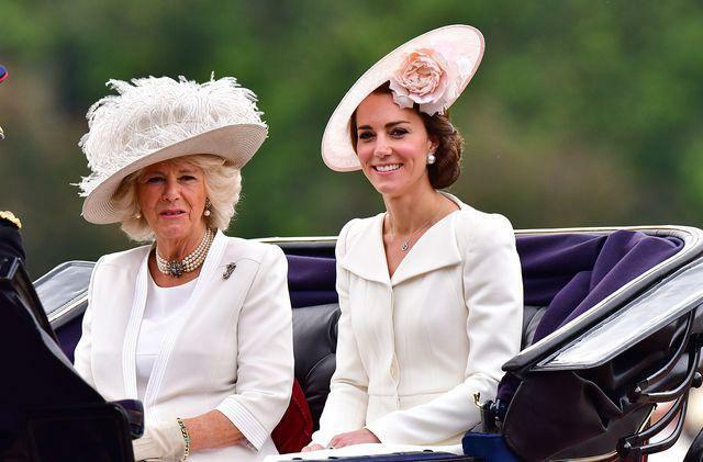 Koning van Engeland III. Charles' vrouw Camilla en Kate Middleton