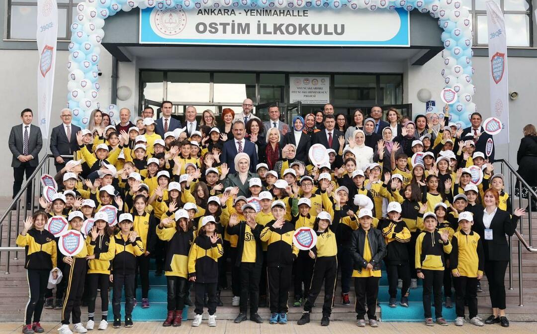 Emine Erdoğan bezocht de Ostim Primary School