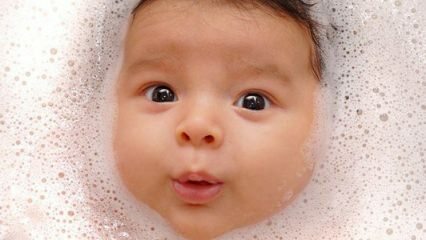 Als uw baby water inslikt tijdens het baden ..