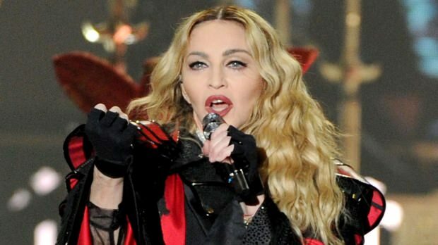Genaamd Madonna: zingen op het podium van moordenaars