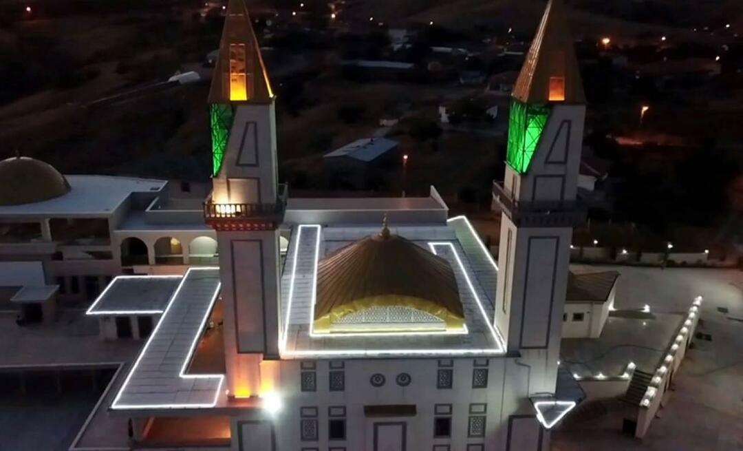 De moskee in Kırıkkale, waar het woord Allah vanuit vogelperspectief te zien is, is voltooid.