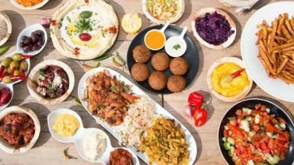 Wat zijn de voedingsmiddelen die snel vol blijven om vasten te vergemakkelijken? Manieren om gewichtstoename bij iftar te voorkomen