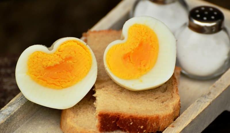 Hoe moet het gekookte ei worden bewaard? Tips voor het ideaal koken van eieren