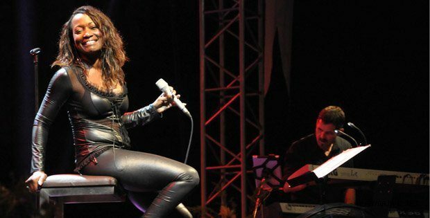 Amerikaanse zangeres Della Miles wordt Dalyanlı