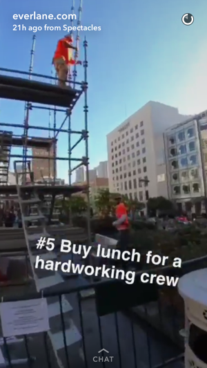 In hun Snapchat-verhaal deelde Everlane een gratis lunch uit om de menselijke kant van het bedrijf te laten zien.