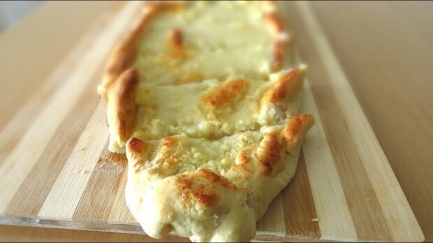 Hoe maak je een kaasbrood-dessert in Elazig-stijl?