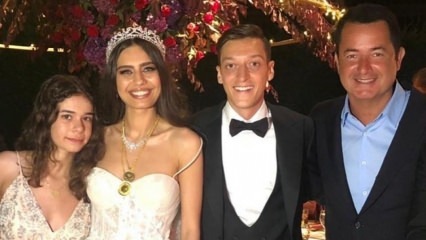 Acun Ilıcalı had een diner met de pas getrouwde Amine en Mesut Özil