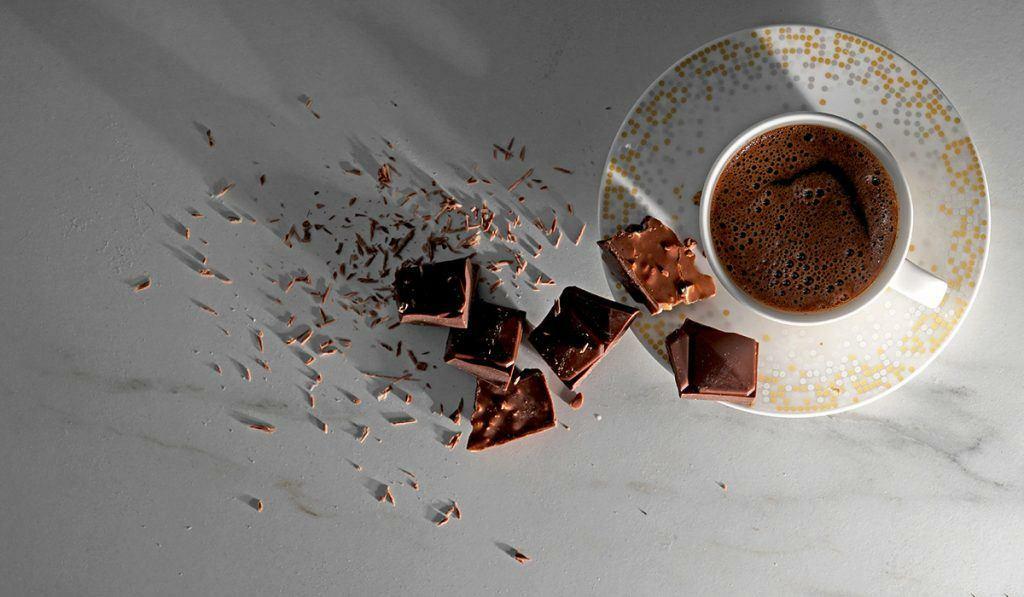 Duo van chocolade en Turkse koffie