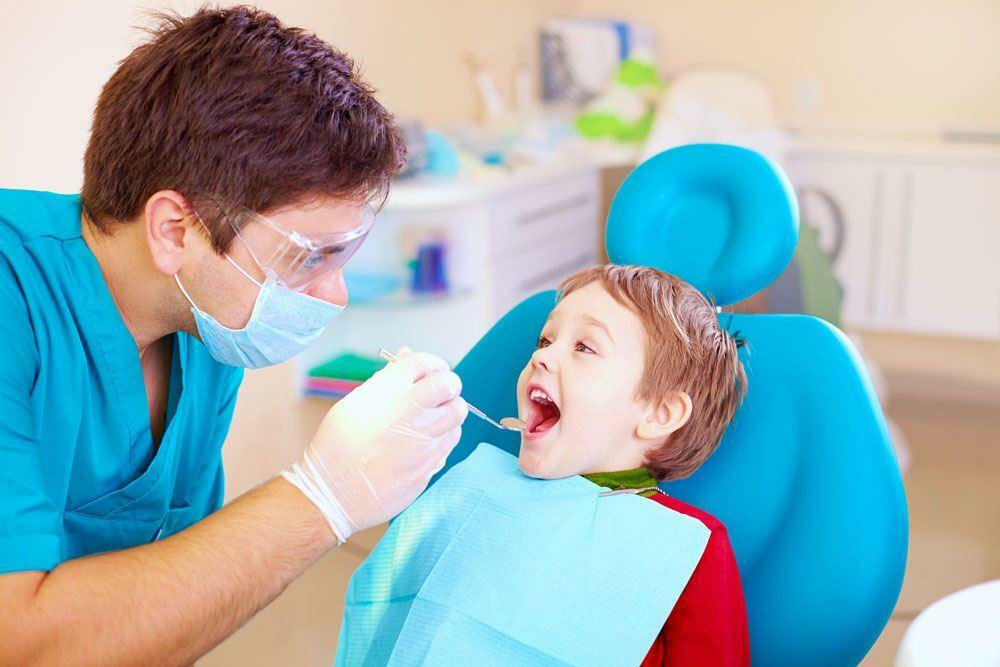 Manieren om de angst voor tandartsen bij kinderen te overwinnen