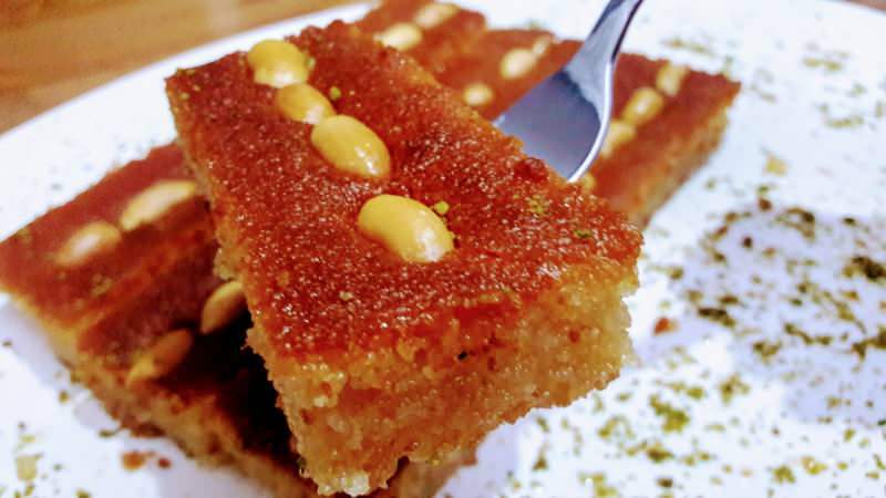 Hoe maak je een Shambali-dessert? De trucs van het griesmeeldessert gemaakt met griesmeel