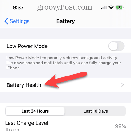 Tik op Batterijgezondheid op het batterijscherm van de iPhone
