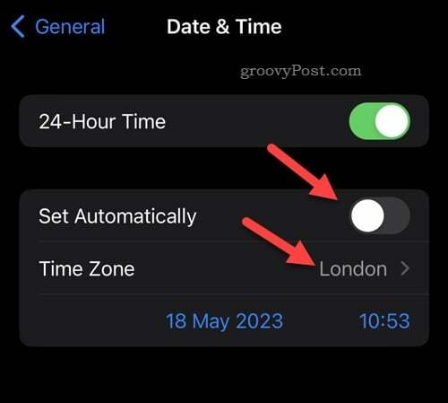 Automatische tijdzone uitschakelen op iPhone
