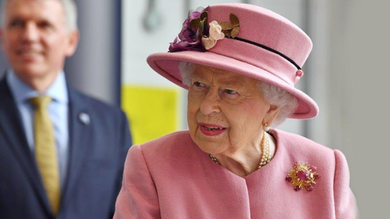 Koningin II. Elizabeth ging naar buiten zonder masker! Na 7 maanden ...