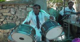 Fenomenale drummer Handevi Gundogan werd dood aangetroffen met zijn hele lichaam verbrand!
