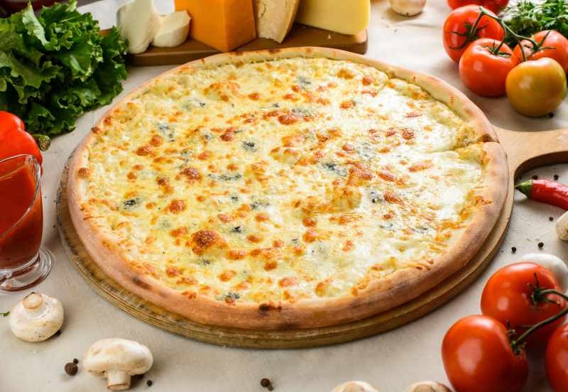 Hoe maak je een pizza met vier kaas? De gemakkelijkste pizza met vier kaas maken!