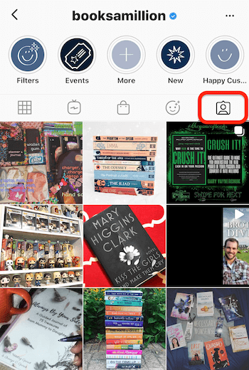 instagram feed door @booksamillion met de tagged content tab