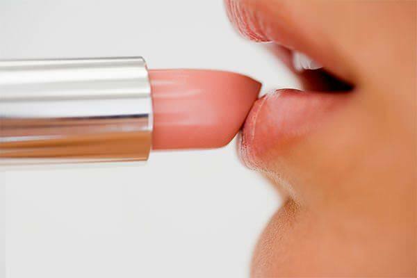 Breekt het aanbrengen van lippenstift het vasten?
