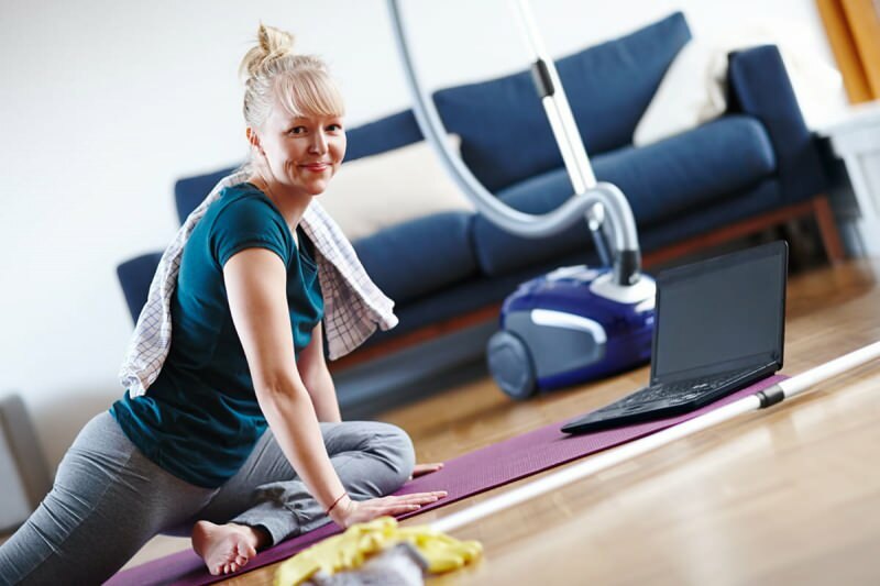 Tijdens het werken thuis kunt u ook fit blijven door te sporten.