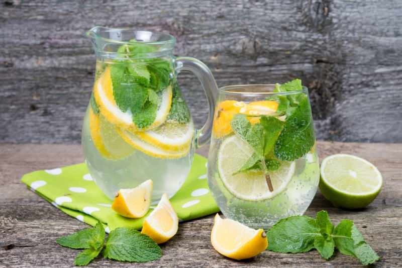 Wat zijn de voordelen van mineraalwater? Als je mineraalwater met citroen drinkt ...