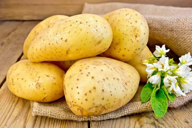 Wat is dit verschil tussen frituren en koken van aardappelen?