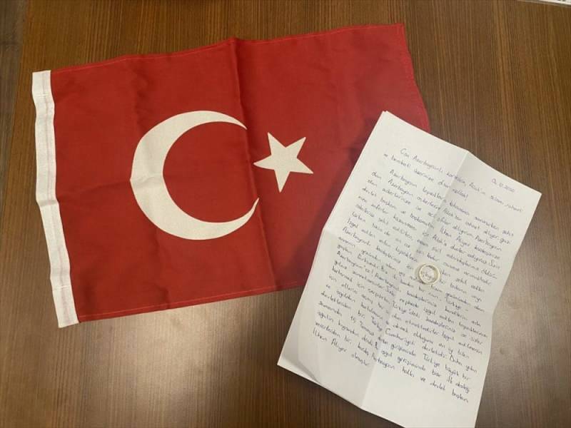 Lerarenkoppel stuurde een verlovingsring om Azerbeidzjan te steunen