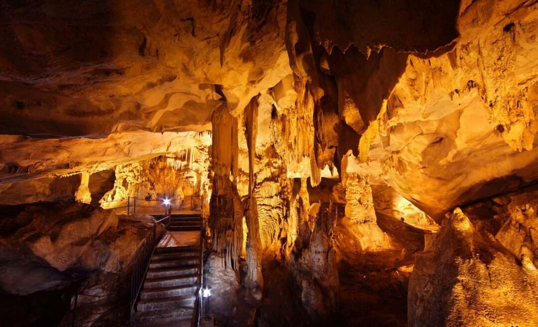 Scènes uit de Dupnisa-grot