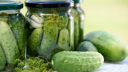 Hoe maak je thuis gepekelde komkommers? Tips voor het maken van augurken