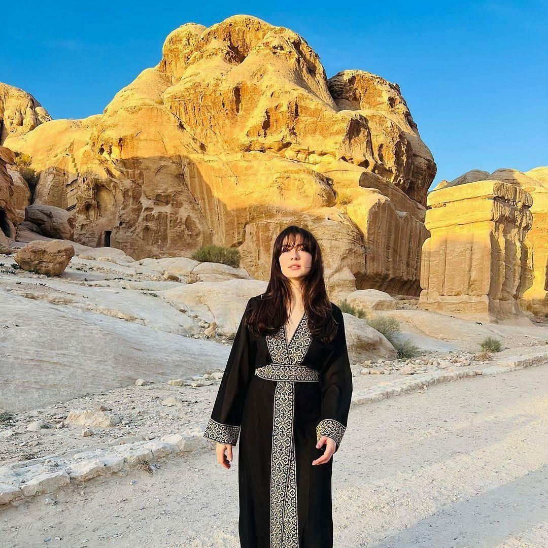 Burcu Özberk verscheen in Jordanië met haar nieuwe imago.