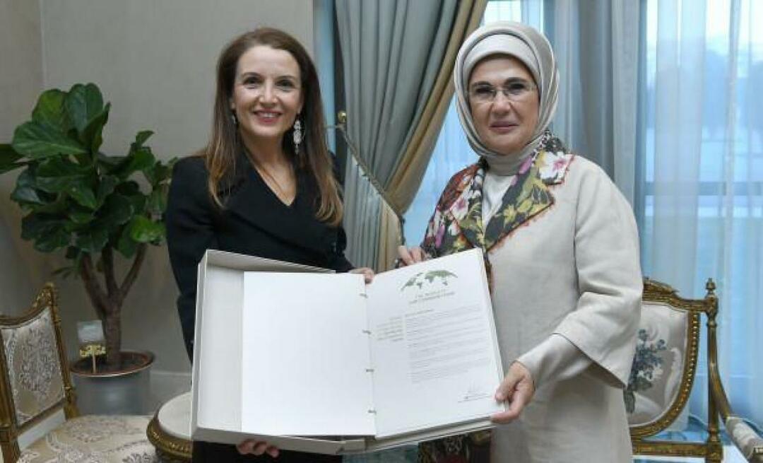 Emine Erdogan bedankt UNICEF Türkiye-vertegenwoordiger Regina de Dominicis