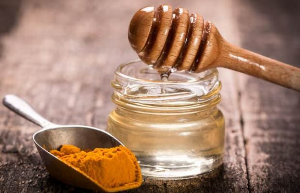 De voordelen van honing en kurkuma