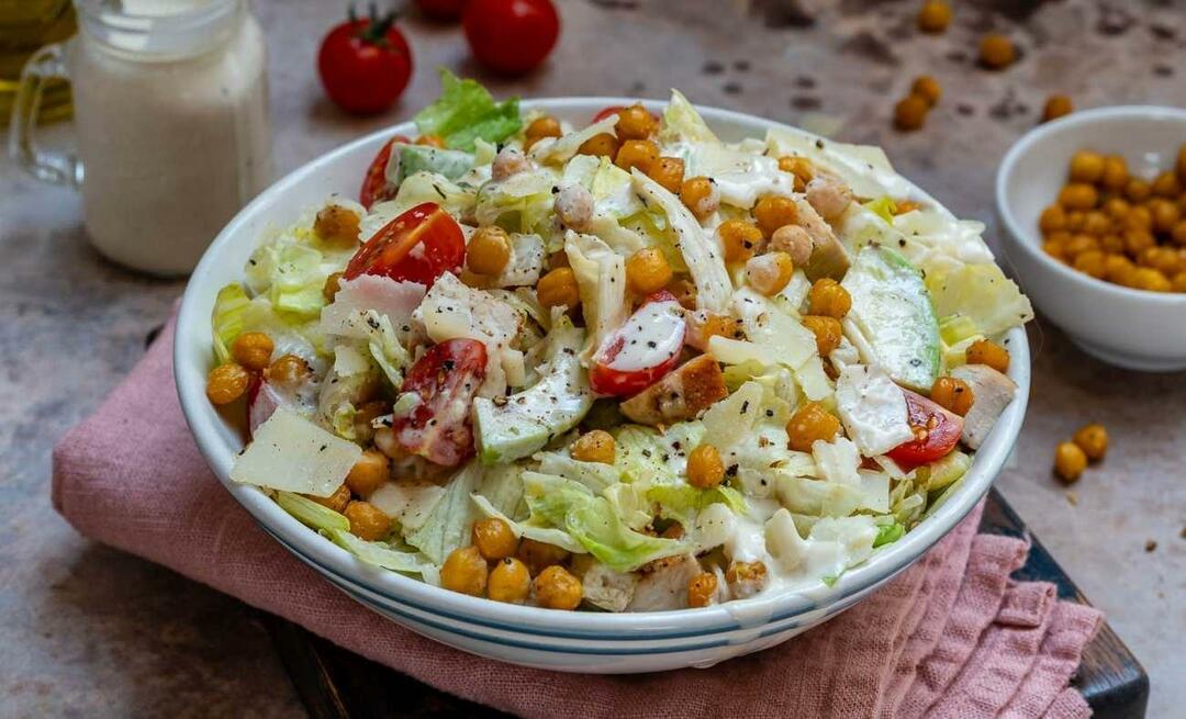 Waar komt Caesar (Caesar) salade vandaan? Hoe maak je de makkelijkste caesarsalade?
