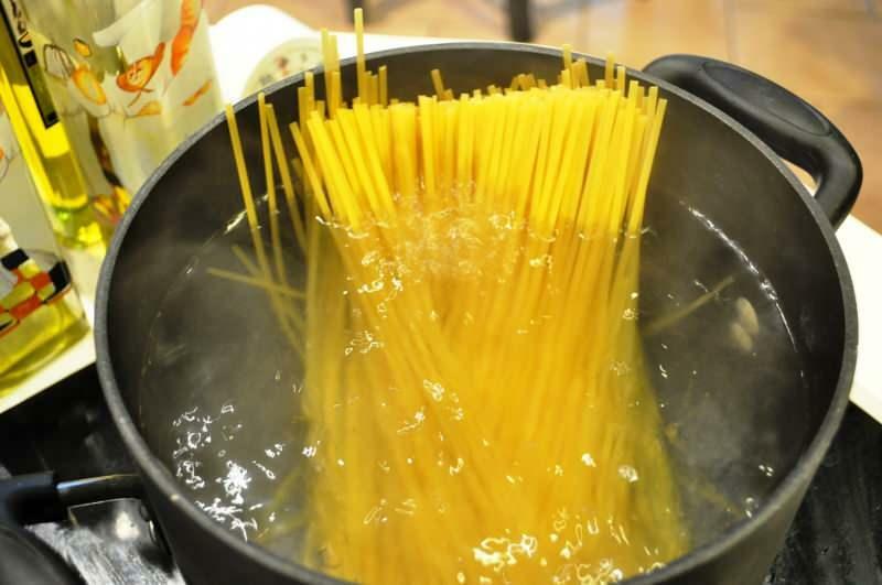 Hoe wordt pastasap beoordeeld? 3 manieren om het pastasap te evalueren en niet te morsen