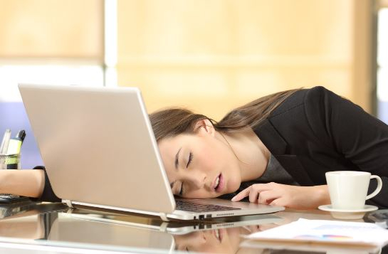 plotselinge slaapaanvallen in de werkomgeving kunnen overmatige slaapziekte veroorzaken