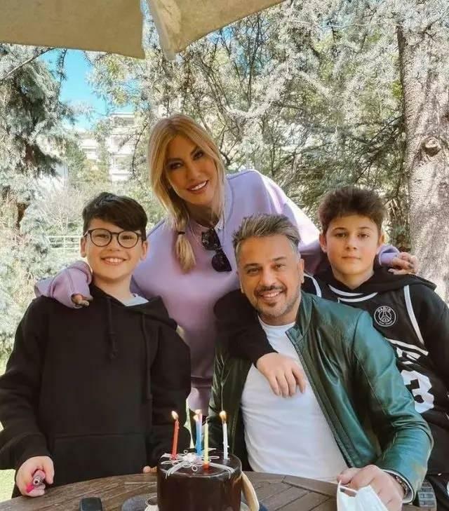 Emre Altuğ Çağla Şıkel en haar kinderen
