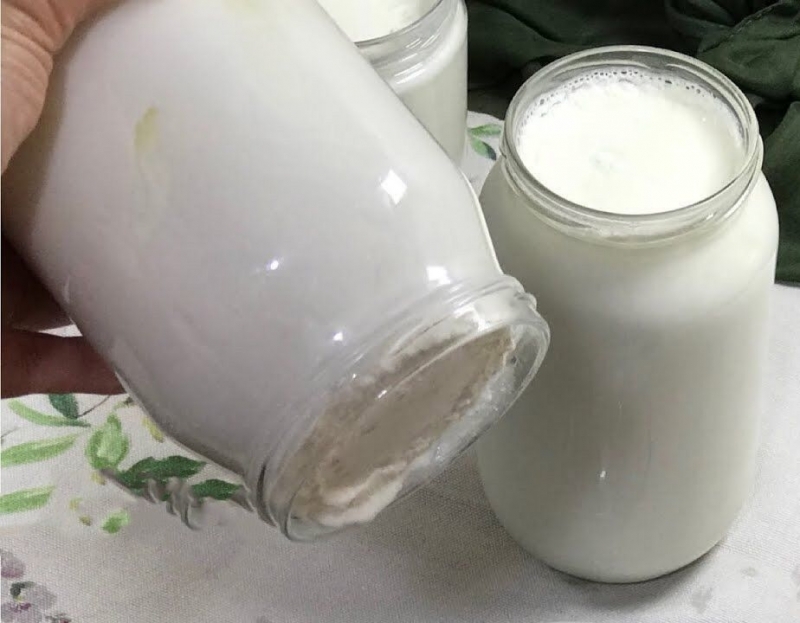 Wat is de gemakkelijke manier om yoghurt te zetten? Hoe maak je praktische yoghurt thuis? Yoghurt als steen in pot