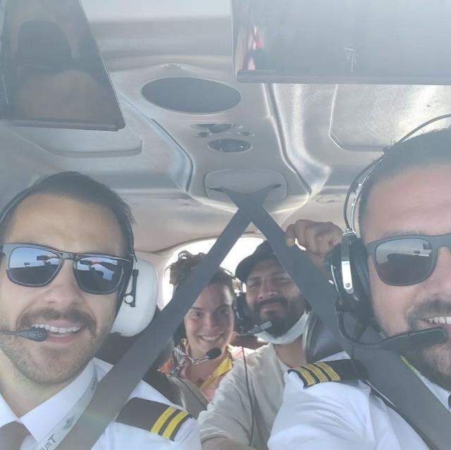 Piloot Ümit Erdim vloog beroemde namen tijdens zijn eerste reis! Oğuzhan Koç en Demet Özdemir ...