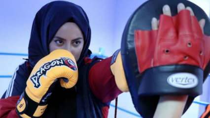 Vrouwen uit Elazig leren zichzelf te verdedigen en schoppen stress door Kick te boksen!