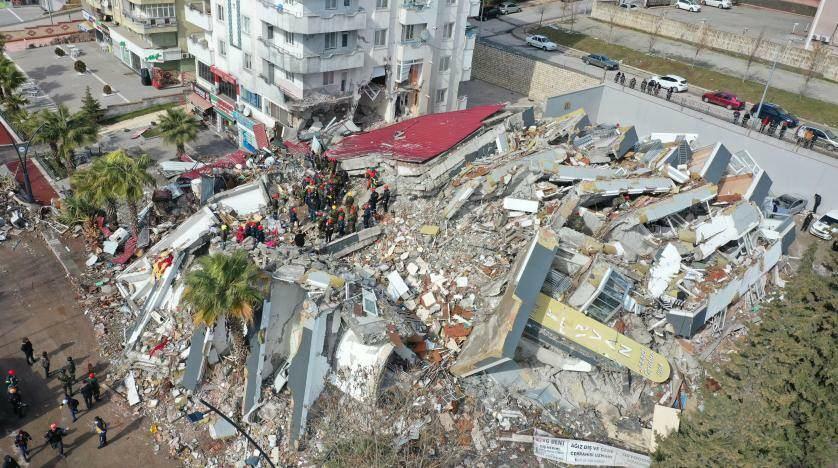 Er werden groeten voorgelezen voor degenen die stierven bij de aardbeving