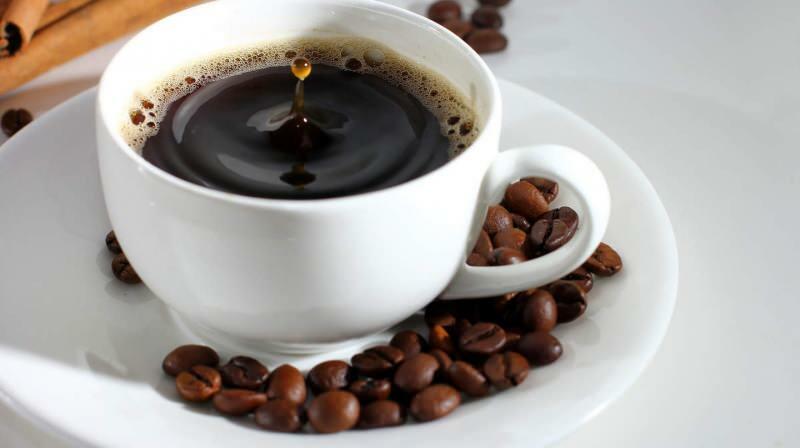 Is het schadelijk om koffie te drinken bij het ontbijt?