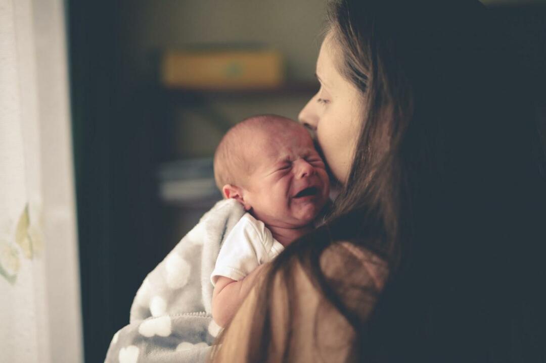 Hoe je een huilende baby kalmeert in 5 minuten!