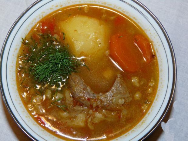 Hoe wordt Oezbeekse soep gemaakt?