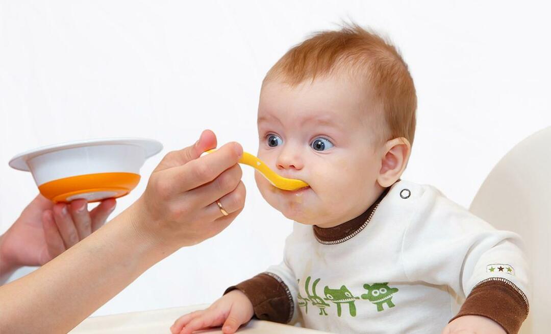 baby aan het eten