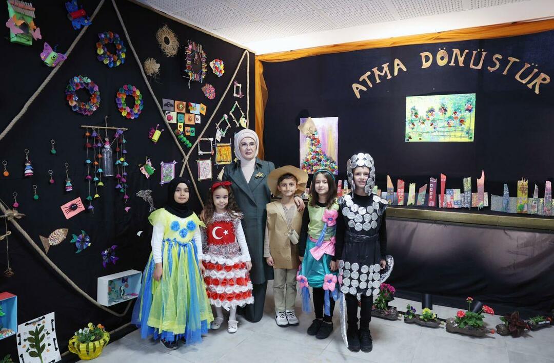 Emine Erdoğan bezocht de Ostim Primary School in Ankara