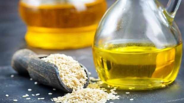 Hoe maak je etherische olie thuis? Hoe wordt sesamolie gemaakt?