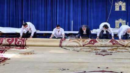 De restauratie van het grootste tapijt van de Nationale Paleizen eindigt