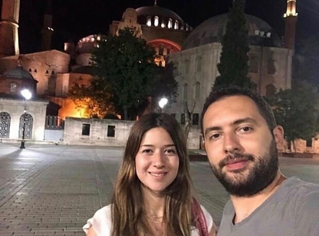 Delen met Acun's dochter Banu Ilıcalı met zijn vrouw Ceyhun!