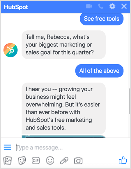 Molly Pitmann zegt dat het stellen van vragen goed werkt in een chatbog. De HubSpot-chatbot stelt vragen zoals Wat is uw grootste marketing- of verkoopdoel voor dit kwartaal?